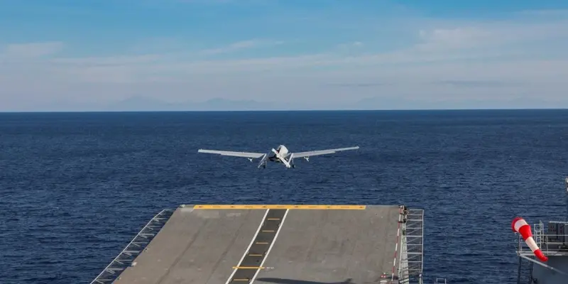 Bayraktar TB3'ten kamikaze insansız deniz aracı kontrol edildi