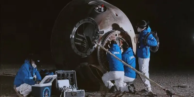 Çin'in uzay istasyonundaki yeni taykonot ekibi ilk uzay yürüyüşünü yaptı