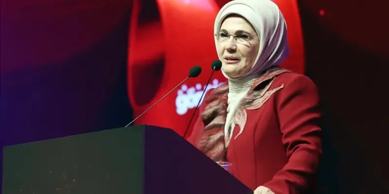 Emine Erdoğan'dan Sierra Leone'deki kadınlara mesaj: Adil bir dünya inşasının ana aktörlerisiniz