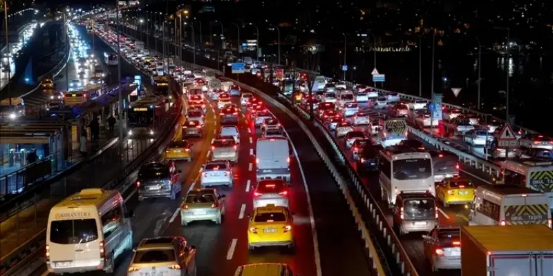 Trafikte yeni bir döneme giriliyor: 36 maddelik trafik yasası Meclis’te!